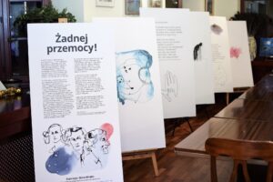 Read more about the article Relacja z wystawy „Żadnej przemocy”